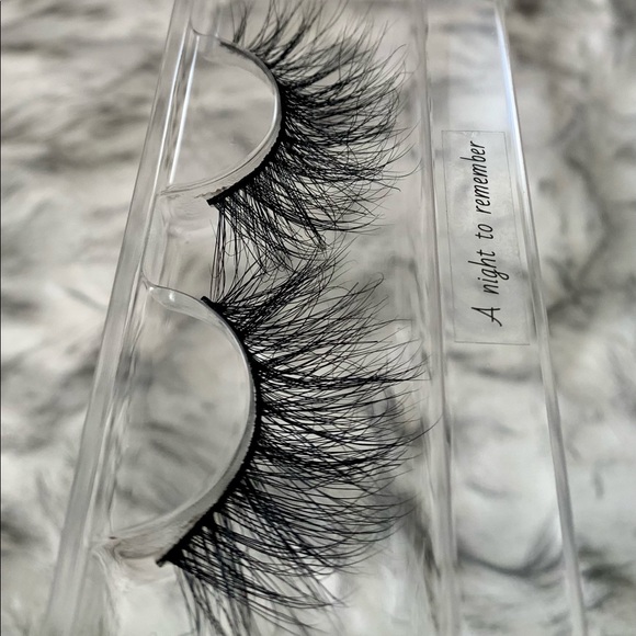 "A Night To Remember" || Lashful Lengths Luxury Mink Eyelashes - Picture 3 of 6